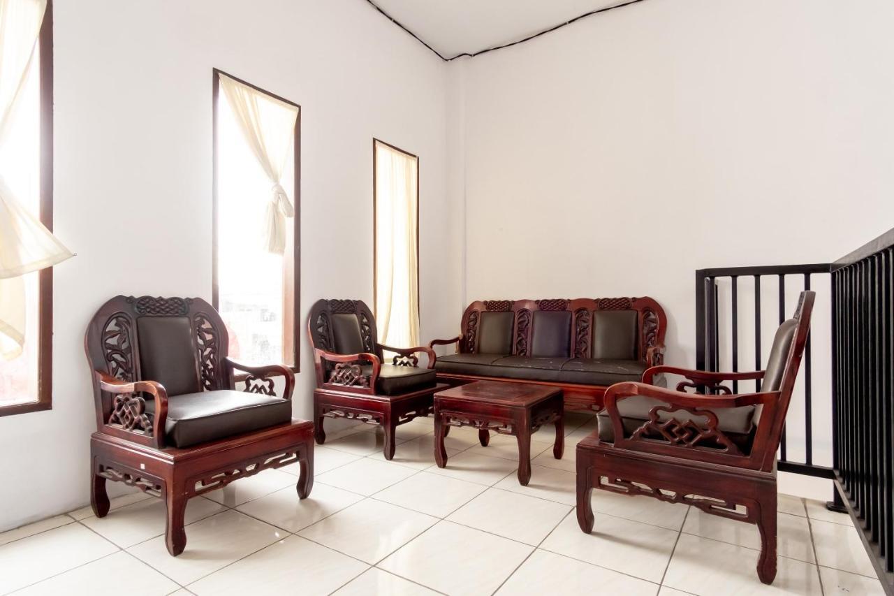 Oyo 2076 Oxy Art Boarding House Hotel Medan Exterior photo