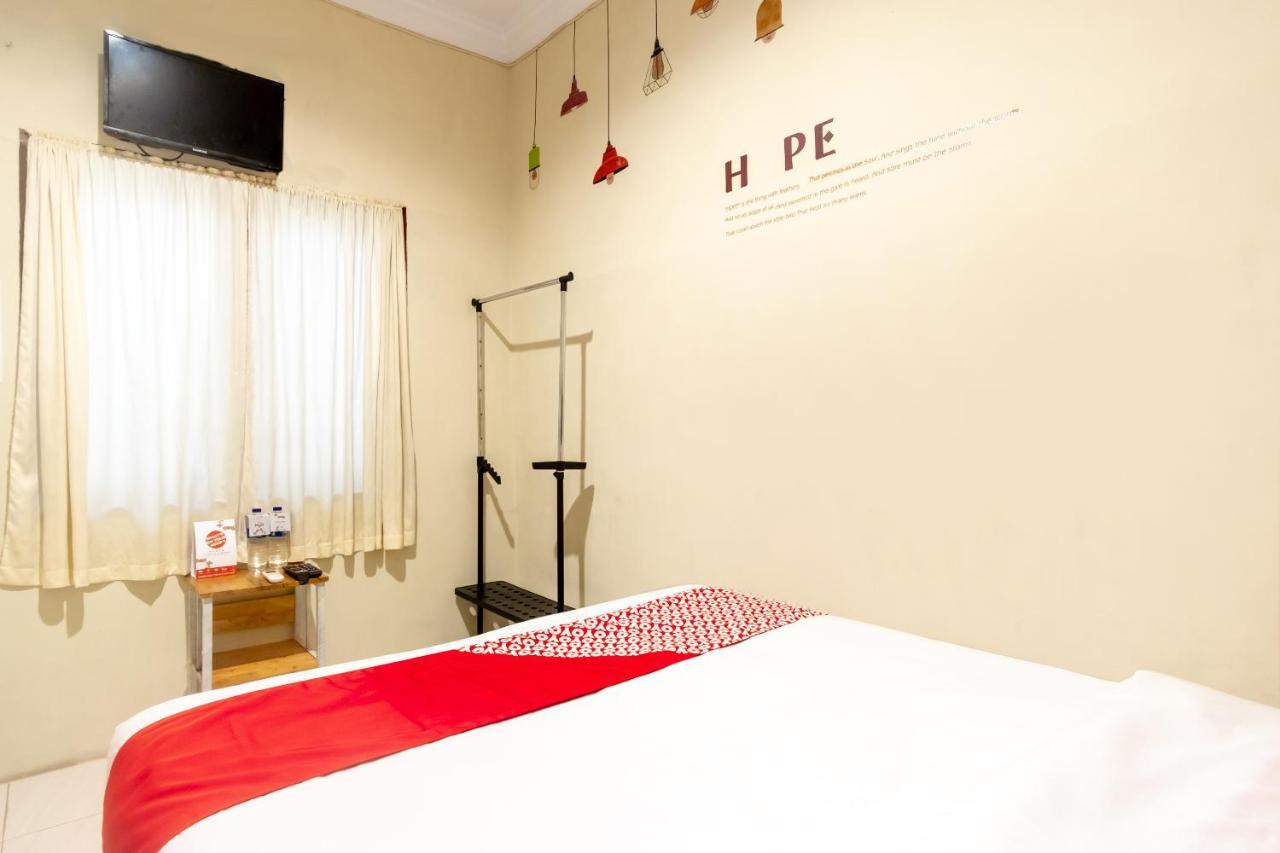 Oyo 2076 Oxy Art Boarding House Hotel Medan Exterior photo