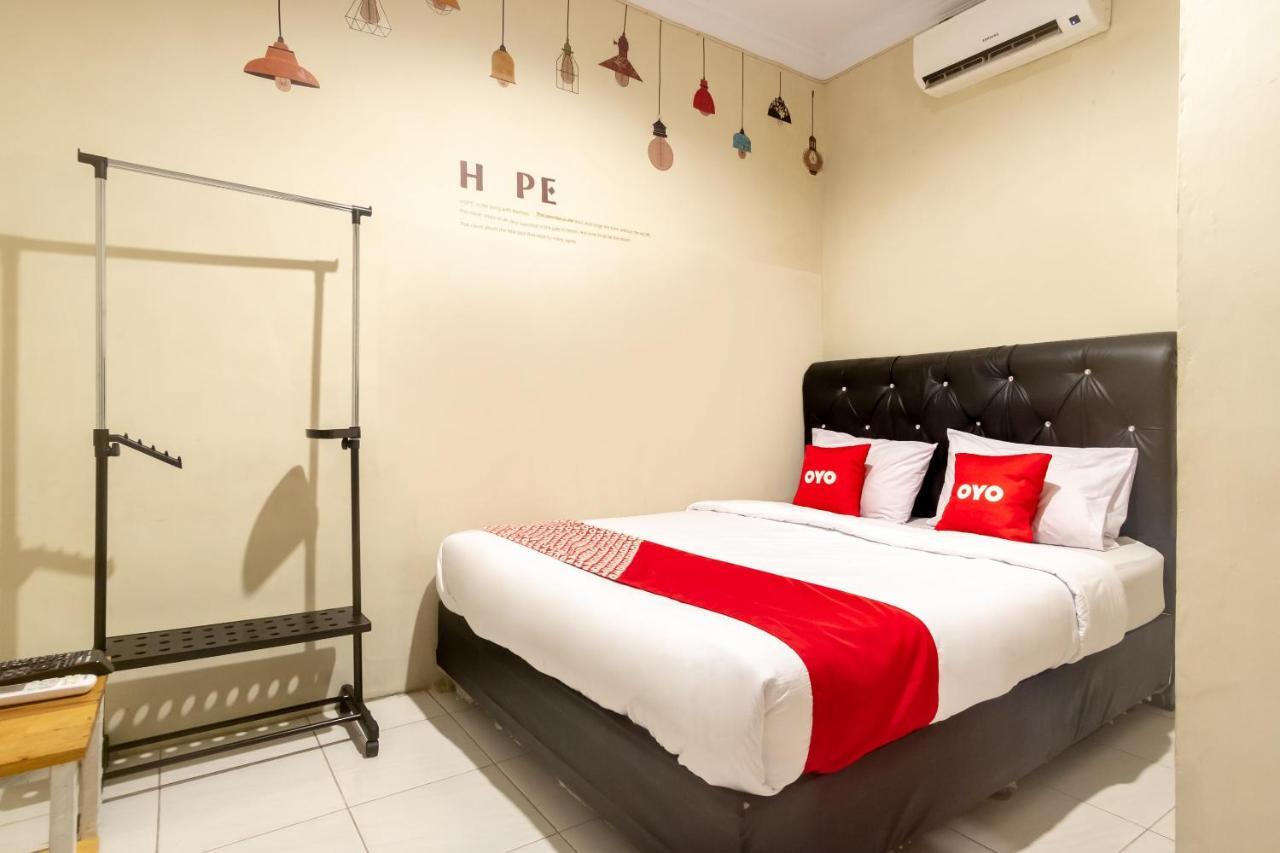 Oyo 2076 Oxy Art Boarding House Hotel Medan Exterior photo